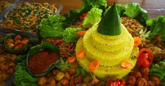 Jasa catering Tumpeng nasi kuning