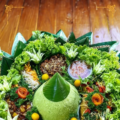 tumpeng-besar-nasi-hijau