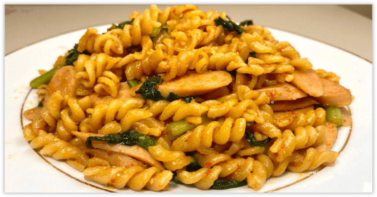 Menu Catering Rumahan Jakarta Selatan untuk Bekal Anak TK 2. catering rumahan Jakarta Selatan Fusilli Goreng Kecap